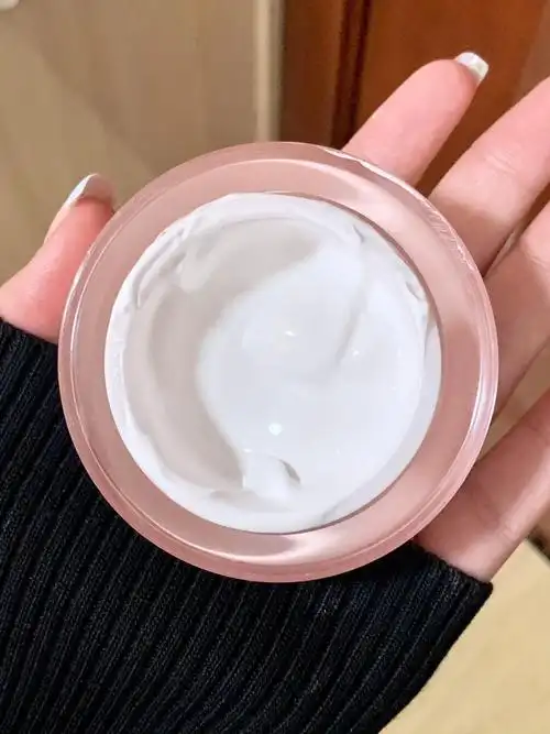 谁能想到都2022年了我还在用素颜霜哈哈哈话说这个是