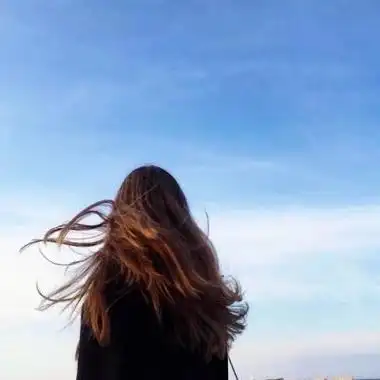 小清新的长发女生背影头像精选那个让我倾心的少女