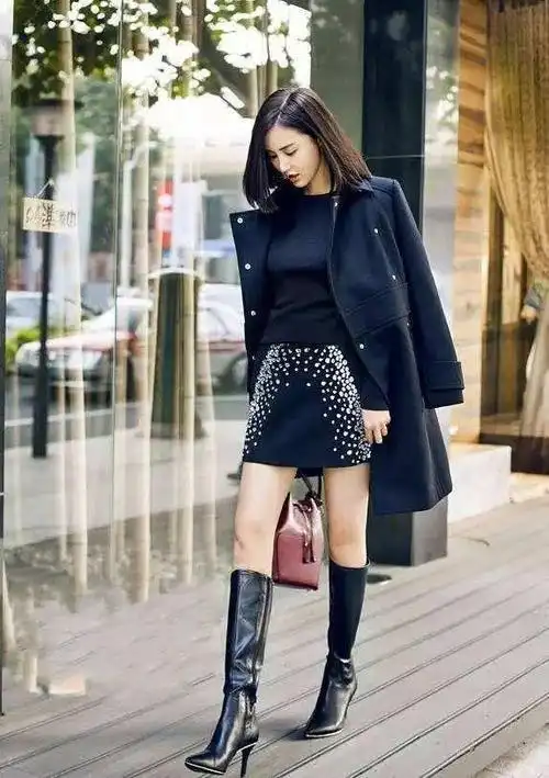 张天爱又解锁新搭配,袜子露出鞋子外也不丑,网友:腿长的优势!