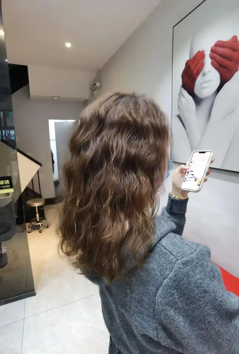 什么烫发能烫到发根蓬松,不挑脸型,不挑年龄,不显老?#附近哪 - 抖音