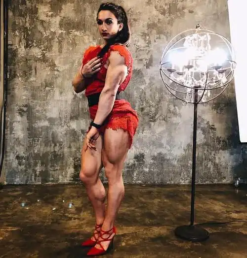 肌肉女汉子麒麟臂抢眼这样的女人你敢爱吗