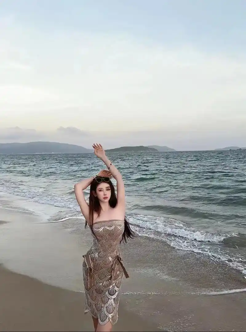 一岁有一岁的味道 一站有一站的风景#海滩美女 #这谁顶得住啊 - 抖音