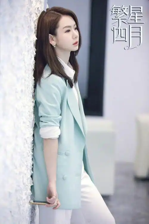 戚薇新剧繁星四月职场穿搭术够你用一整年了