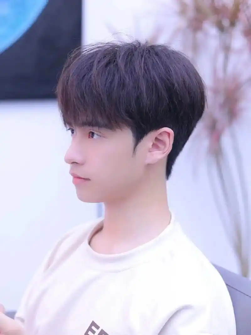 男士发型推荐韩式碎盖(生活化,时尚感)(生 - 抖音