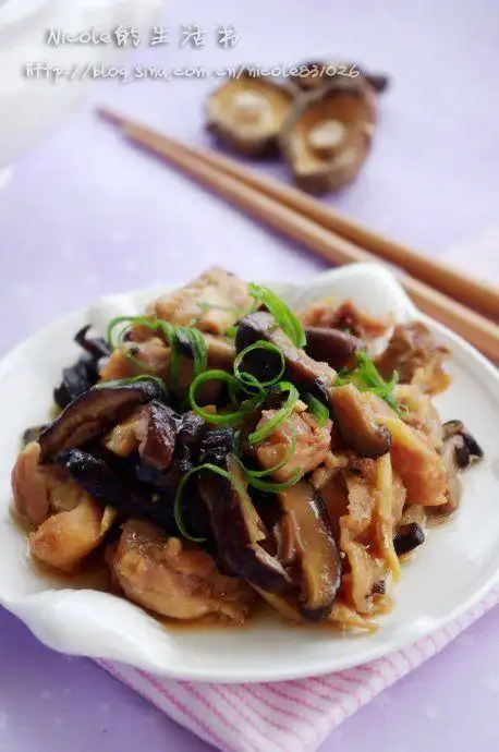 香菇木耳蒸鸡-禽类-菜谱