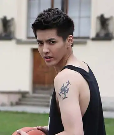 吴亦凡身上三处纹身曝光