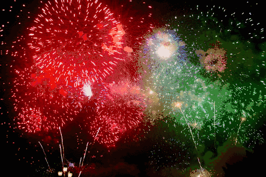 更糟糕的是,节日集中燃放期如果遭遇不利气象条件,燃放烟花爆竹释放的