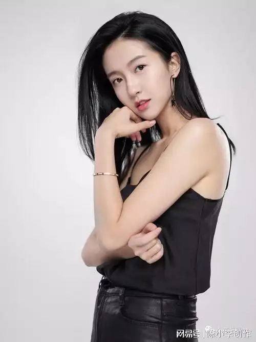 清新女神许龄月写真,清纯靓丽优雅性感,长发飘飘仙女范.