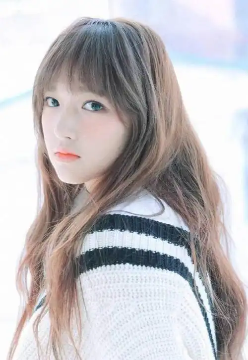 程潇晒旧照庆祝出道五周年:希望自己永远眼里有光