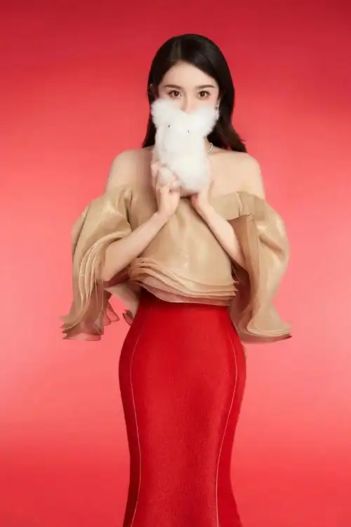 杨幂2023年1月22日(春节)这套红色高定确实很好看#杨幂礼服##杨幂