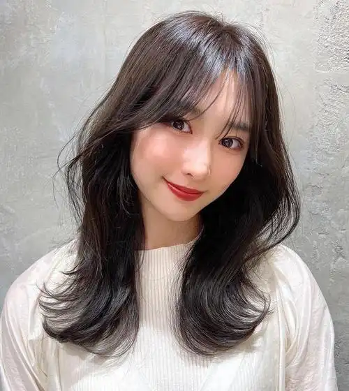 第三款:微卷中长发型