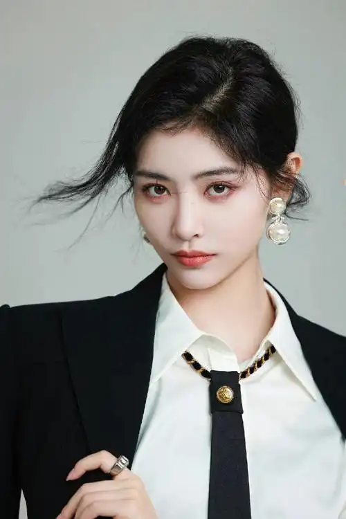 许佳琪西装造型十八宫格随拍