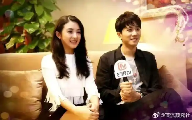 原来张含韵彭冠英在一起过!当初情侣一起营业可甜了