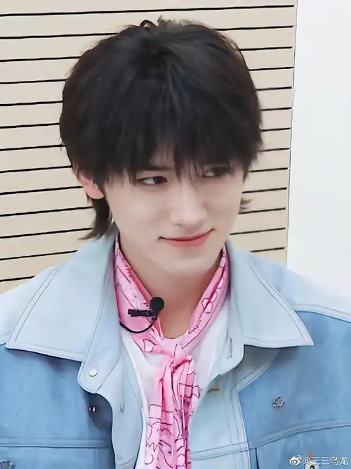 家里的小猫开心的时候会歪头毛毛也会翘起来93#宋亚轩王牌对王牌