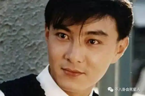 少年张三丰的张翠山,因背景屡次被取消角色,现多居幕后热心慈善