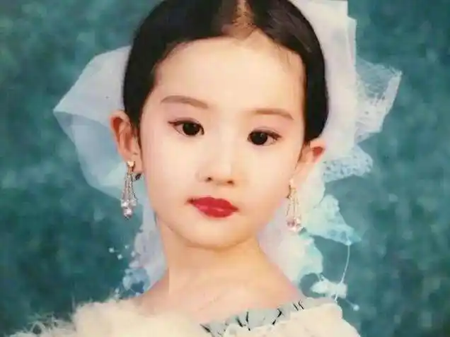 刘亦菲小时候照片