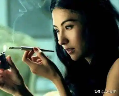 看完手不离烟的女明星名单,你会觉得娱乐圈真的是大染缸_周迅_镜头