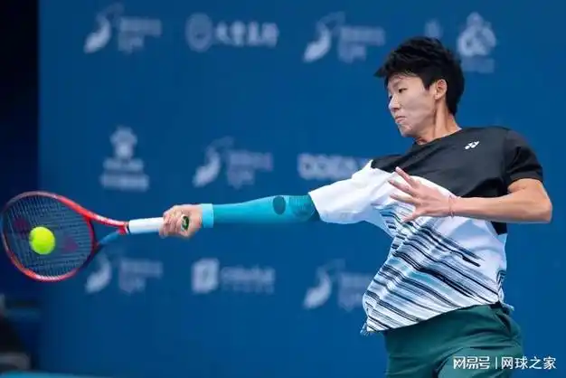 崔杰周意资格赛首轮即败北中国男网走向辉煌路还长