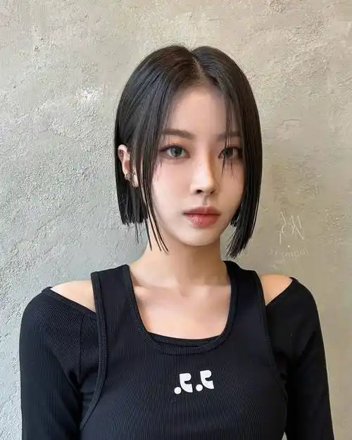 越简单越时尚,一刀切直发波波头,你的发型新选择|脸型|发型师_网易
