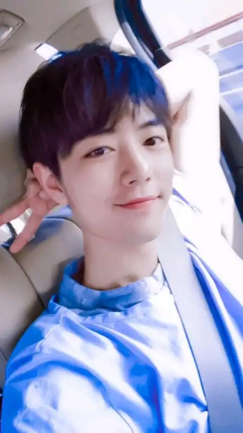 肖战#肖战:好萌哦,嘟嘟嘴