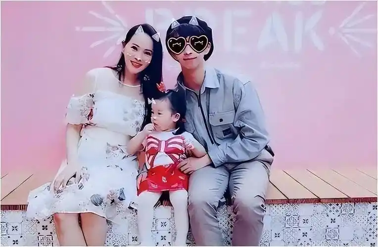 秦昊妻子韩国打水光针伊能静56岁满脸针眼感慨实在太痛苦了