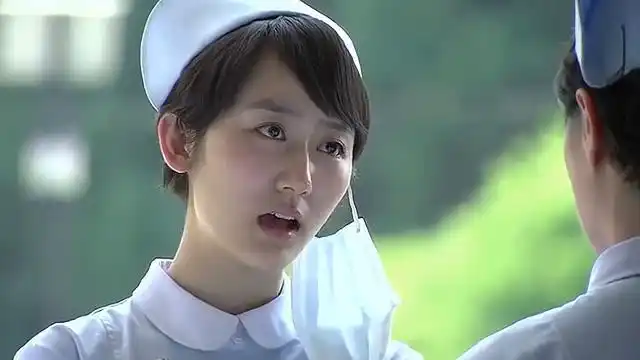 远远的爱:护士长匆匆忙忙的问恬恬,病人的状况怎么样