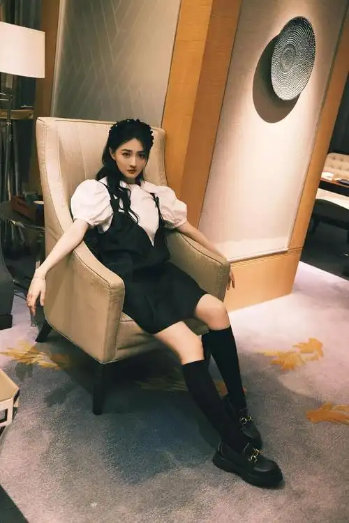 高跟鞋大长腿的徐璐