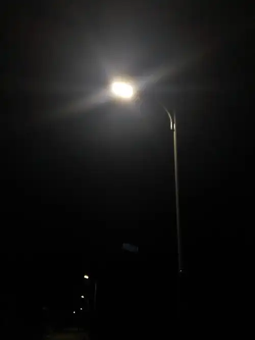 寂寞的影子和孤独的路灯 晚上-我们终将被时光掩埋