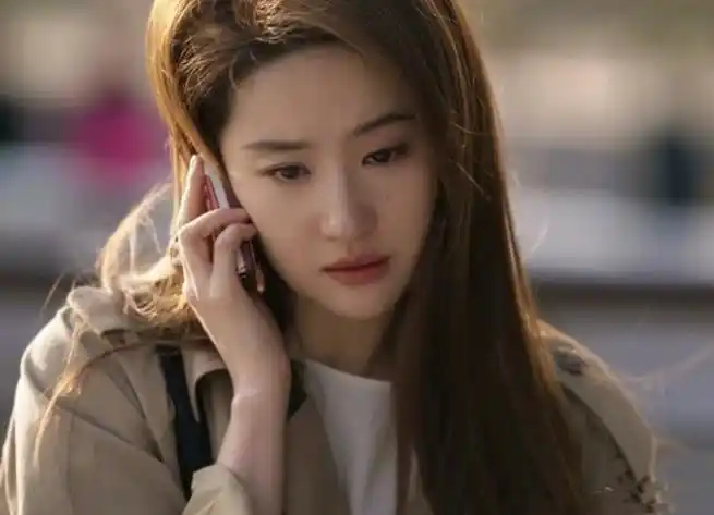 玫瑰的故事刘亦菲同样是打电话,后面结婚怀孕后打电话是真的是眼里没