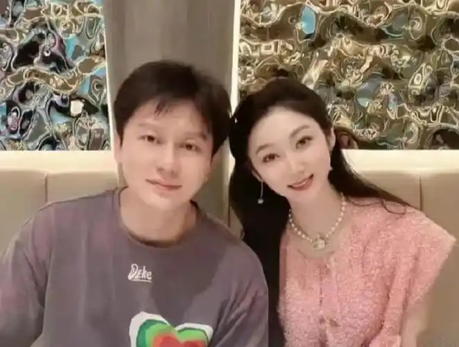 李晨和新女友去餐厅吃饭,送心形石头了吗