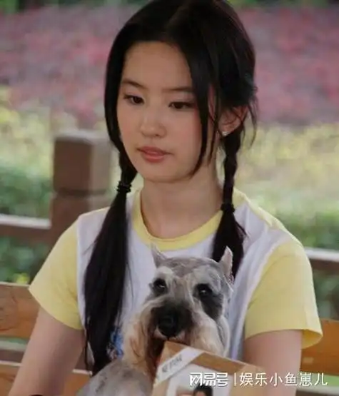 刘亦菲初中旧照曝光青涩美丽神仙姐姐果然是从小美到大