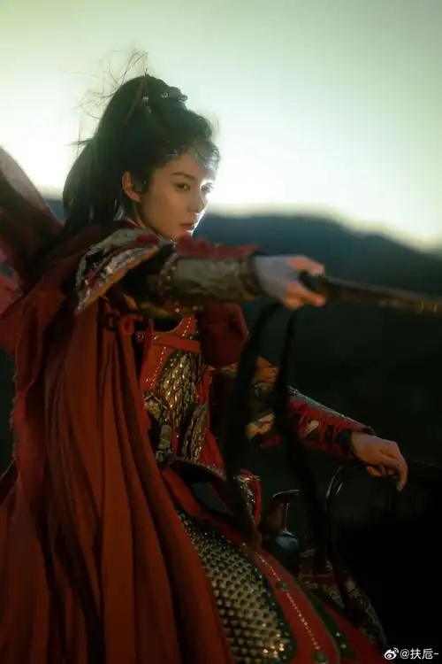 "  为傅菁拍摄的一组红衣女将军～    出镜@傅菁  摄影@扶卮-.