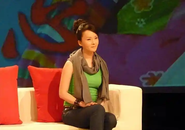 著名演员谢兰:嫁大11岁丈夫,41岁才当妈的谢兰,如今过的怎样?