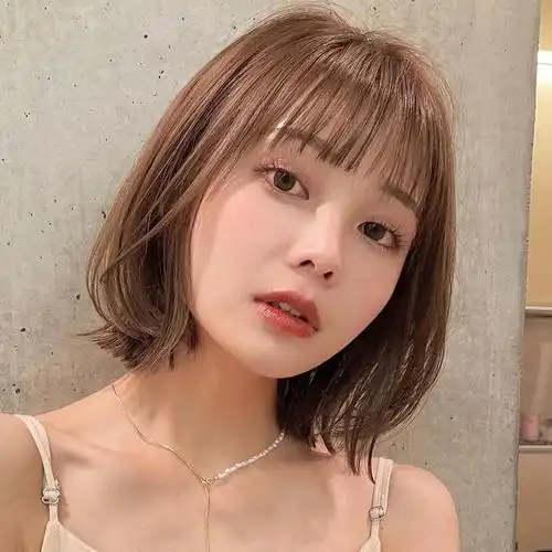 女人想要变美的方式有很多,穿衣整形换发型都是比较常见的,尤其是换