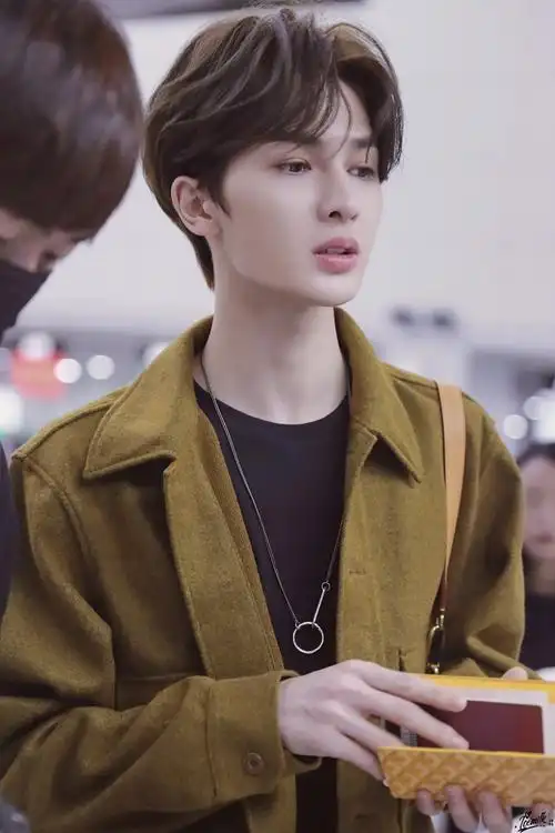 2019朱正廷福州飞香港_高清图片大全-爱豆app