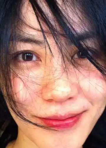 【图】王菲素颜照曝光依旧很美 其大女儿走上音乐路送两个字鼓励