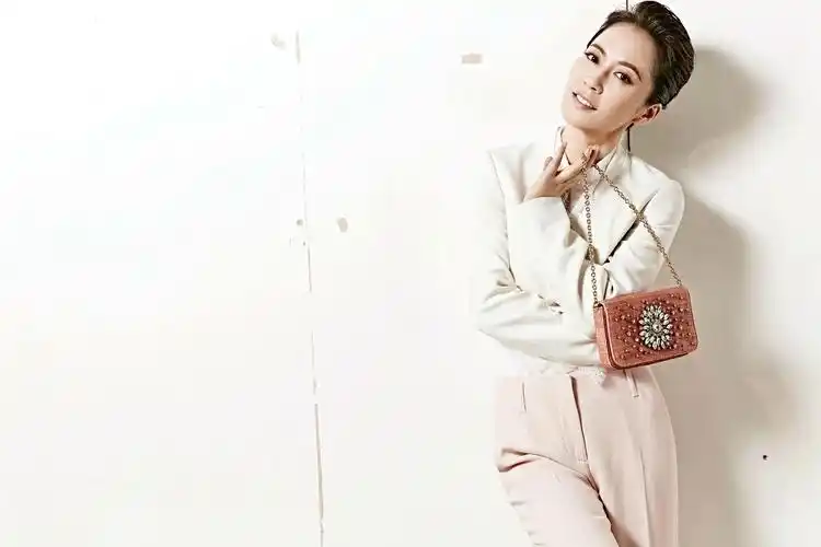 俞飞鸿高颜值都市写真曝光 气场十足彰显双面女神范