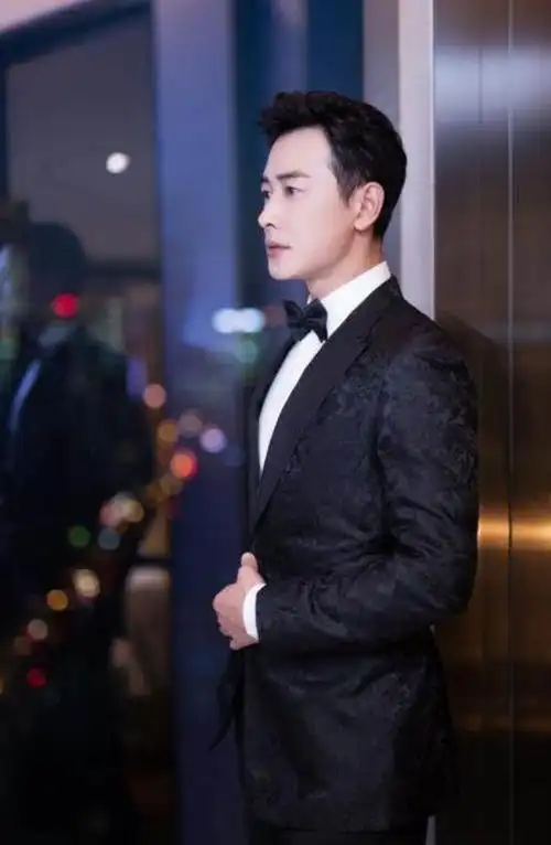 罗晋的身高身高1米81的罗晋穿西装真的好帅