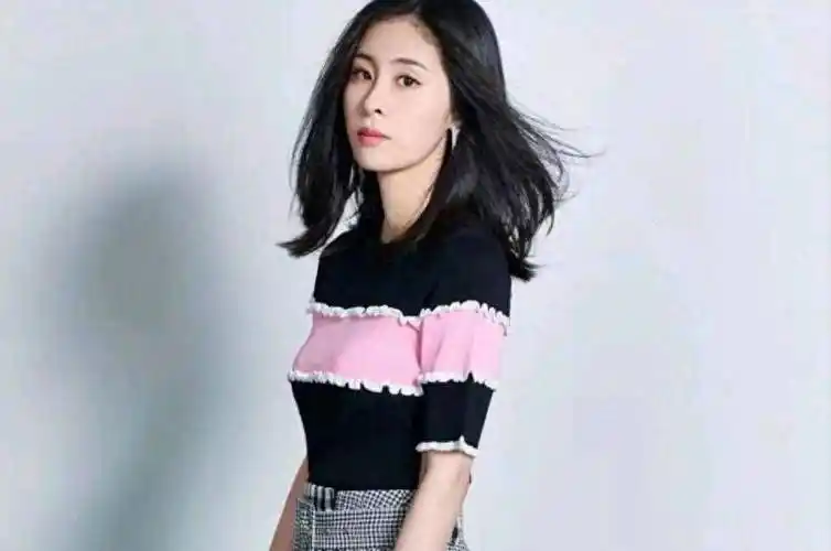 排在第二名的居然不是张碧晨,而是吉克隽逸,达到了150万.