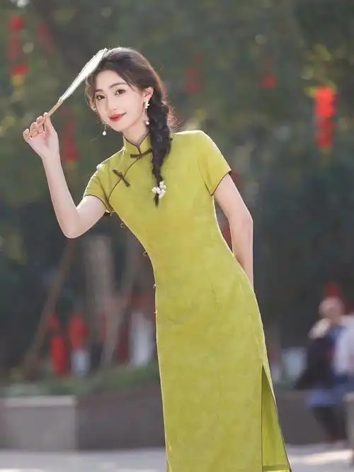 今天,就为大家介绍旗袍拍照的9个姿势,简单易学,让你在拍照时