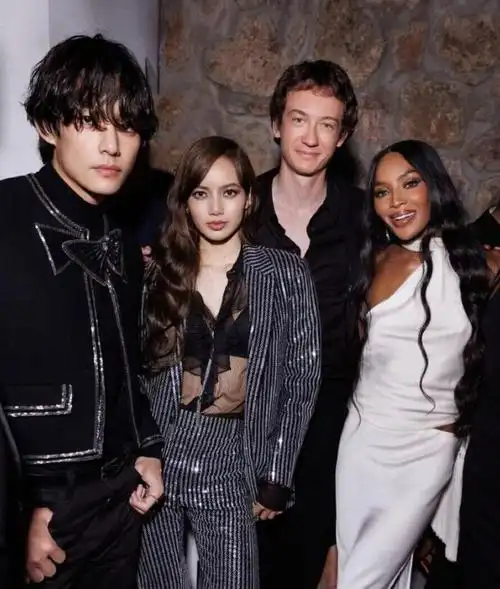 lisa与富豪朋友约会男方疑是世界首富的儿子