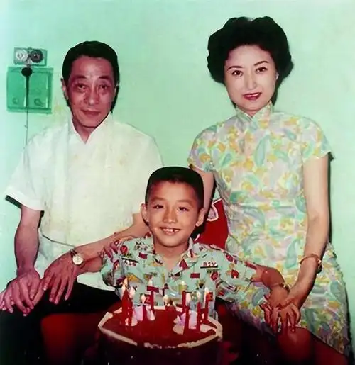 娱乐圈里,庾澄庆可谓是家世显赫,颜值爆表的代表.