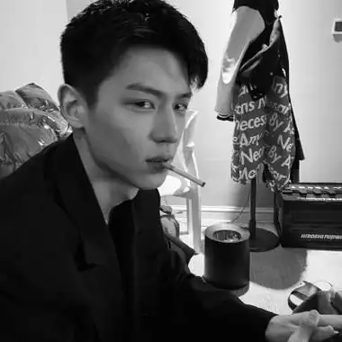 酷拽真人男生头像霸气又耐看