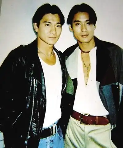 他是刘德华梁家辉的同班同学,当年无人不知,如今却当了小老板