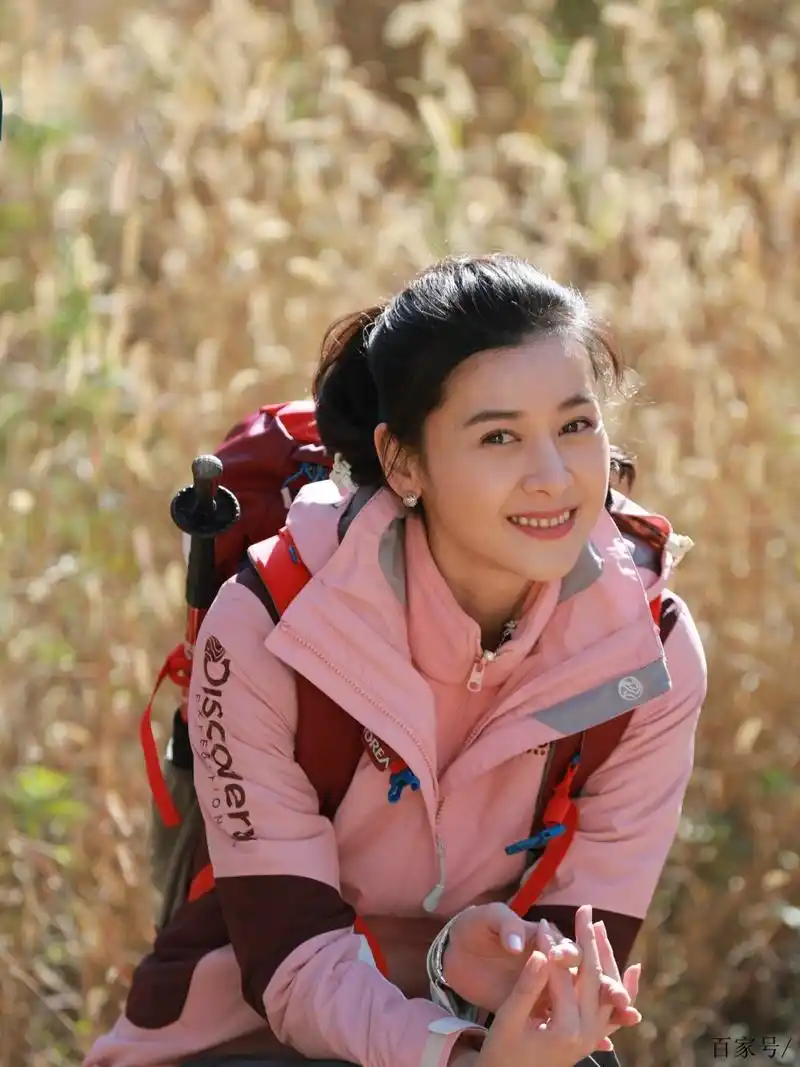 甄锡美照秀一波,韵味十足,让人心动不已