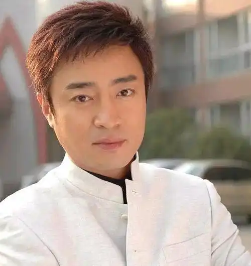 一代武术男神何中华,可惜只演了一次"谢晓峰"