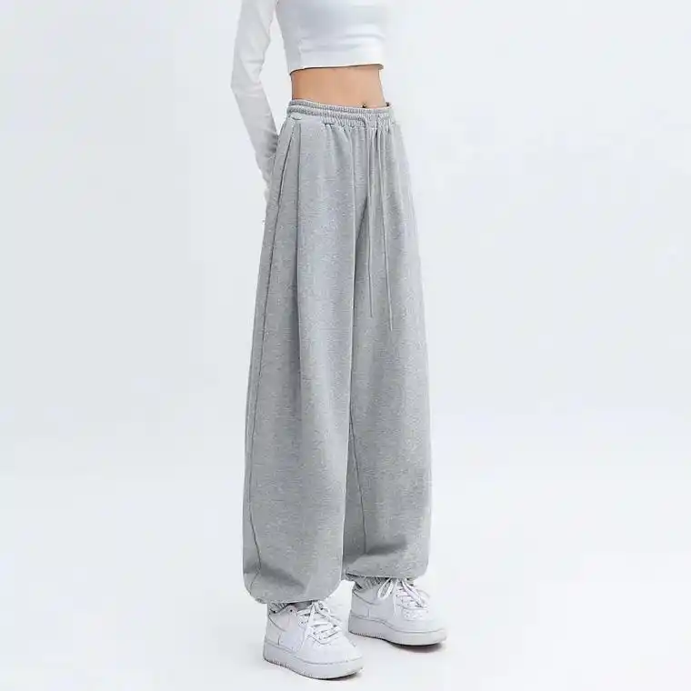 运动风格的灰色裤子,高腰设计显腿长,宽松直筒阔腿裤舒适自在, - 抖音