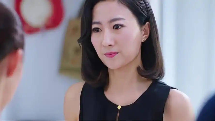 家庭秘密保姆年轻貌美女主人低头一看垃圾桶当场就怒了