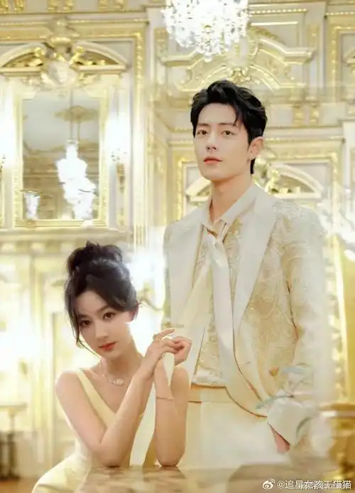 近日,备受瞩目的明星肖战和杨紫,在一次公开活动中意外地撞衫|情侣装