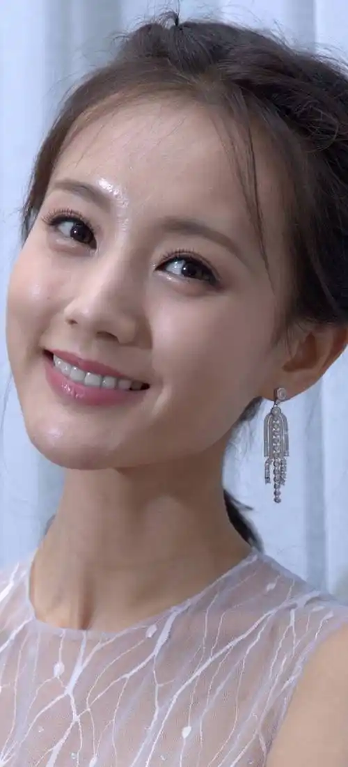 李一桐高清怼脸直拍,打败99%娱乐圈,这才是真正明星而不是网红_自然